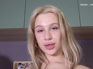 girl
        hailey_would cam image #2785688