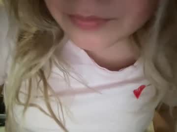 girl
        summwe937567 cam image #1803259