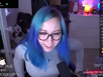 girl
        blue_mooncat cam image #1746211
