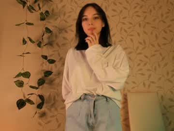 girl
        aimeerogers cam image #1209040