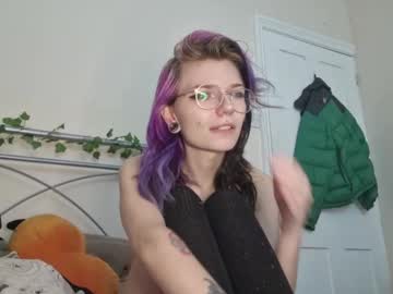 girl
        lizzyylovesick cam image #4419370