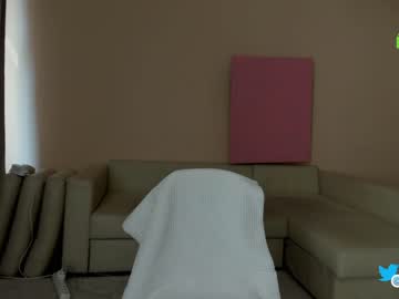 girl
        hollyextra cam image #1776252