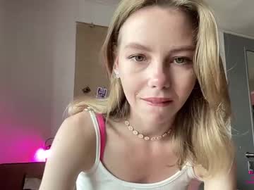 girl
        elli_harmon cam image #1825841