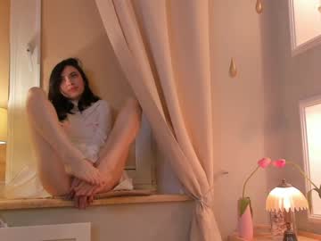 girl
        evamilis cam image #3859220