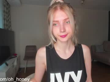 girl
        oh_honey_ cam image #1906493