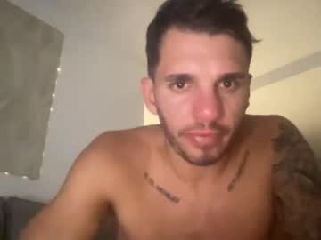 couple
        hot220497 cam image #4831399