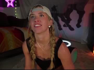 girl
        lucy_gooosey cam image #3998465