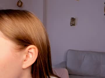 girl
        sunnmoonn cam image #6280617