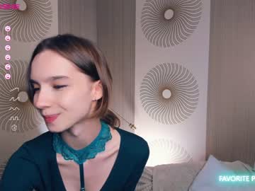 girl
        happiness_call cam image #1619131