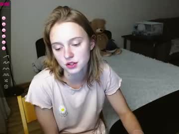 girl
        shy_mirabel cam image #124119