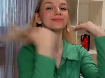 girl
        beverlyvega cam image #1191338