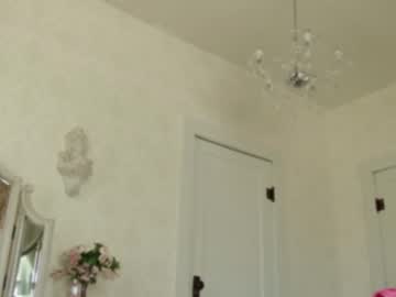 girl
        littlegreekflower cam image #3887725