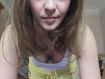girl
        eli_sun cam image #6049705