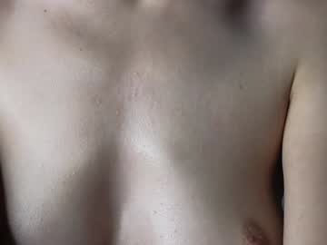 girl
        lauratanguy cam image #5369727