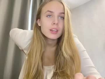 girl
        gosssip cam image #776544