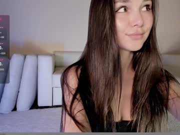 girl
        hollyextra cam image #4678601