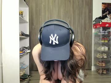 girl
        lindabluee cam image #6567339