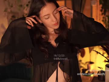 girl
        effylowell_ cam image #3093563