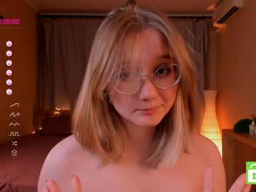 girl
        bettybarnett cam image #2100966