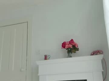 girl
        littlegreekflower cam image #6646872
