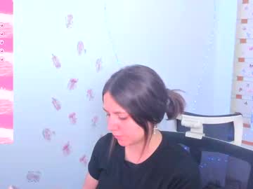 girl
        halley_pink cam image #4690563