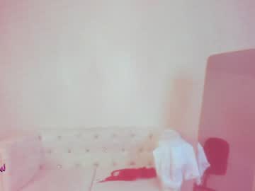 girl
        oliviabr0wn cam image #287207