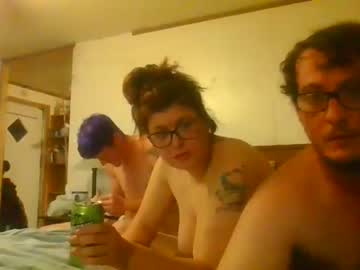 couple
        skittles_90 cam image #103177