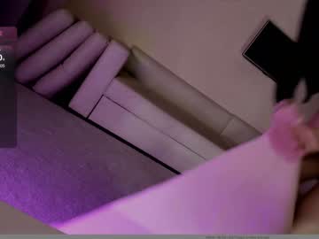 girl
        hollyextra cam image #4757520