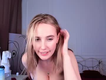 girl
        shine_luna cam image #1016052