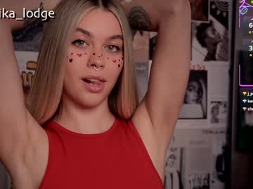 girl
        nika_lodge cam image #6739255