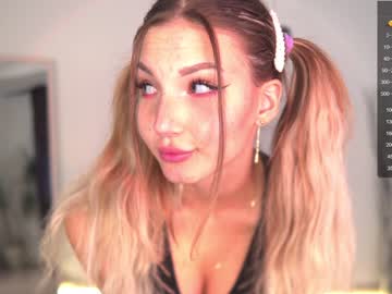 girl
        kelly_the_horniest cam image #2270419
