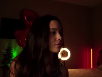 girl
        emilybatee cam image #6143836