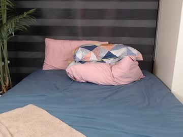 girl
        skytime96 cam image #5224466