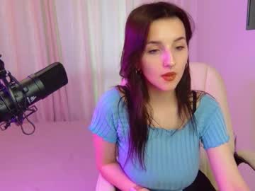 girl
        vivian_suon cam image #2299744