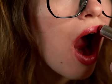 girl
        lynforland cam image #6569410