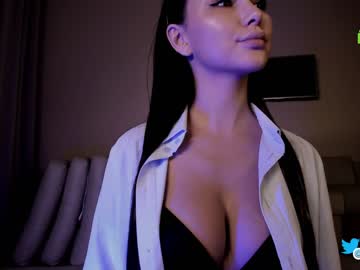 girl
        hollyextra cam image #3745262
