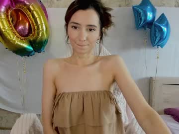 girl
        crystalnut cam image #3962950