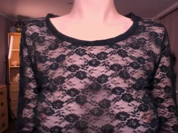 girl
        lauratanguy cam image #4930562