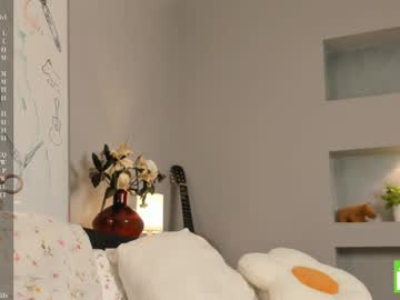girl
        margarethowell cam image #5920411