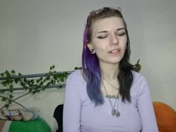 girl
        lizzyylovesick cam image #4340738