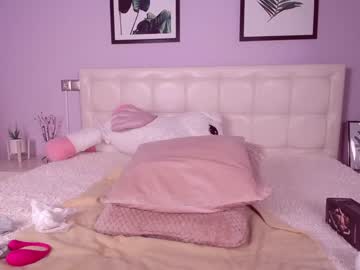 girl
        courtney_luv cam image #1101881