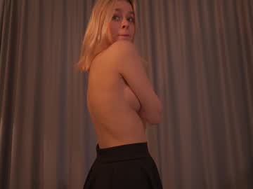 girl
        wanda_woman cam image #5201916