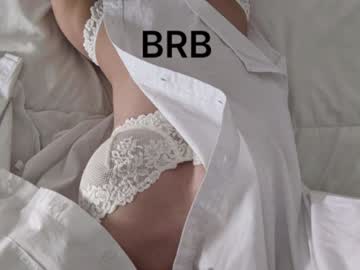 girl
        lauratanguy cam image #5569591