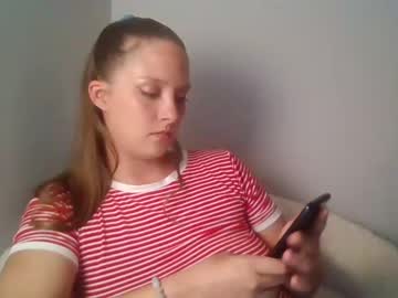 girl
        sallywalker2 cam image #1680328