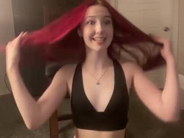 girl
        petite_scarlettt cam image #3718372