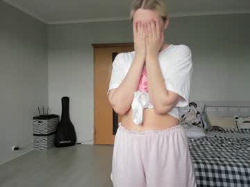 girl
        belle_ellie cam image #1911758