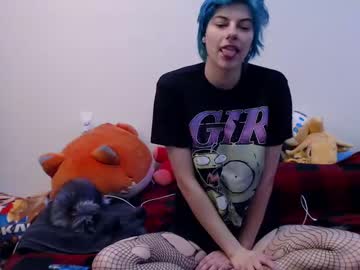 girl
        deadratsoup cam image #1669440