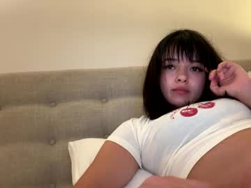 girl
        sarah_heart_aus cam image #6278952