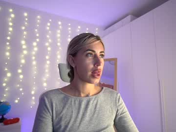 girl
        laramonroe_ cam image #5488222