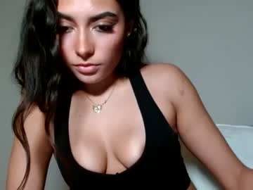 girl
        breezy6908 cam image #2131509